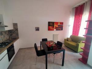 a living room with a table and a couch at Casa Vacanza Dante Alighieri, A in Moscufo
