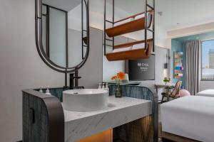 Postel nebo postele na pokoji v ubytování EVEN Hotel Yining