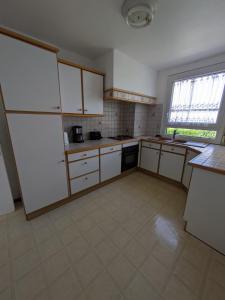 Η κουζίνα ή μικρή κουζίνα στο Maison lumineuse 4 chambres