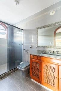 Koupelna v ubytování Casa agradável no centro de Miguel Pereira + 14 fotografií