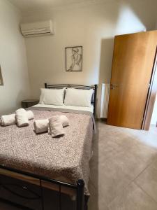 a bedroom with a bed with two towels on it at Villa Agapi in Pastida