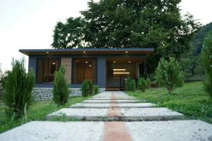 a small house with a walkway leading to it at Netara in Khizabavra