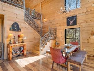 a log cabin dining room with a table and chairs at Mountain Heaven in Bryson City