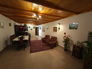 a living room with a table and chairs and a dining room at Noclegi pod Witowem in Niedźwiedź