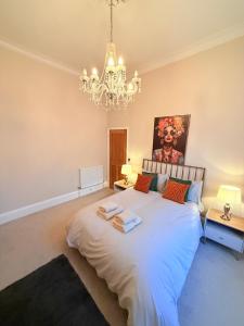 Postel nebo postele na pokoji v ubytování Cosy apartment with beach view