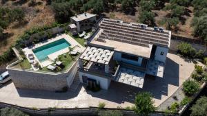 Bazén v ubytování Villa Lady Dafni with private heated pool nebo v jeho okolí