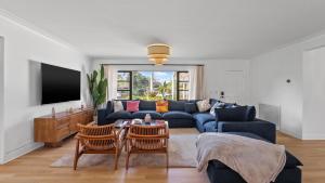 Μια τηλεόραση ή/και κέντρο ψυχαγωγίας στο Luxury Miami Waterfront Retreat with Private Dock