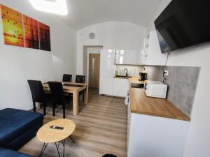 Η κουζίνα ή μικρή κουζίνα στο Two bedroom apartment with parking
