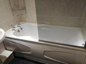 Bilik mandi di Glasgow Property New City Rd
