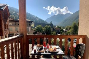 a plate of food on a table on a balcony at Appartement Abries - Jacuzzi et piscine - Pied des pistes - Duplex 6 personnes - Résidence étoilée in Abriès