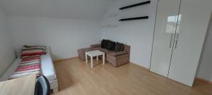 Postel nebo postele na pokoji v ubytování Ferienwohnung in Kempten im Allgäu für mind 4 Personen + 1 fotografie
