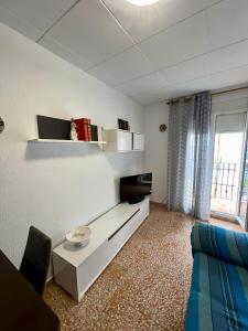 a living room with a tv and a couch at La Caseta del Port in L'Ametlla de Mar