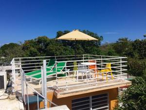 Un balcon sau o terasă la Casa de Amistad Guesthouse