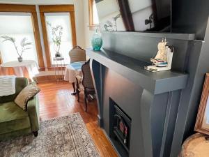 Gambar di galeri bagi Fiesinger House - Private 1-bd unit, Historic Home Downtown Sandusky di Sandusky