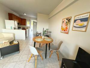 a living room with a table and chairs and a kitchen at Asproneri Elements - Sea View in Kamena Vourla