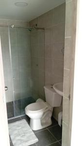 Et badeværelse på Lotus 15-02 Cartagena + 2 billeder