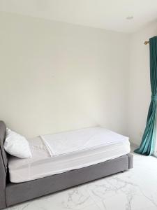 Postelja oz. postelje v sobi nastanitve Golden Palm Apartment with overlooking view