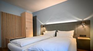 A bed or beds in a room at Hotel Mainblick Garni