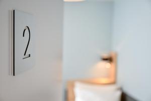 A bed or beds in a room at Hotel Mainblick Garni