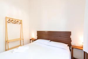 a bedroom with two white beds and a mirror at Casa Vacanze Maria in San Vito lo Capo