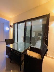 Fotografija v galeriji nastanitve Golden Palm Apartment with overlooking view v mestu Port Vila