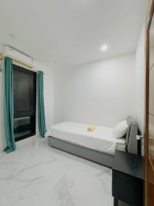 Postelja oz. postelje v sobi nastanitve Golden Palm Apartment with overlooking view