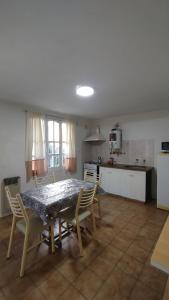 Kuchyň nebo kuchyňský kout v ubytování Microcentro San Rafael + 12 fotografií