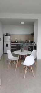 Kuchyň nebo kuchyňský kout v ubytování Hermoso monombiente luminoso y moderno con una excelente ubicación + 9 fotografií
