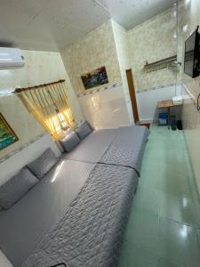 a bedroom with a large bed in a room at Bảo Hoàng HomeStay in Con Dao