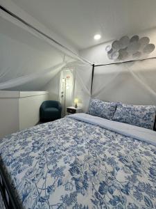 a bedroom with a bed in a tent at 2BD STATE FAIR l DT Dallas l FIFA READY l 5 Min from Love Field in Dallas