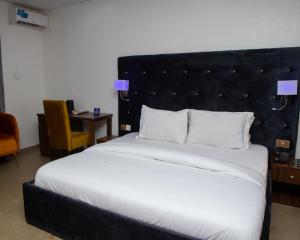 Rúm í herbergi á Mareot Hotel & Spa