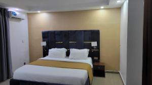 Rúm í herbergi á Mareot Hotel & Spa