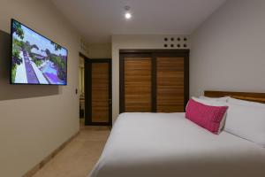 Postel nebo postele na pokoji v ubytování Hotel Xcaret Mexico All Parks All Fun Inclusive