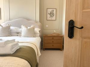 En eller flere senge i et værelse på Nursery Cottage