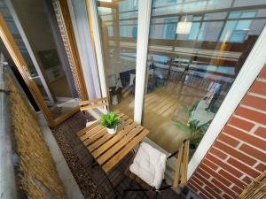 Μπαλκόνι ή βεράντα στο Stylish City Centre Flat - Balcony and Parking