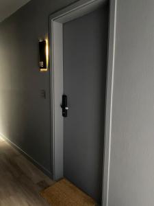 an open door in a hallway with a light at Edificio Pantera - monoambiente 18 in San Martín de los Andes