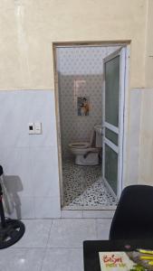 a bathroom with a toilet and a glass shower door at Hotel KIỀU GIANG in Nga Sơn