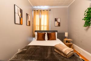 Photo de la galerie de l'établissement 3BDR 2BA Downtown Salem with Parking, à Salem