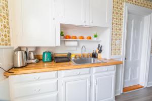 Photo de la galerie de l'établissement 3BDR 2BA Downtown Salem with Parking, à Salem