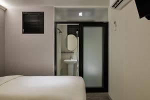 Giường trong phòng chung tại Half rest hostel Jongno Insa