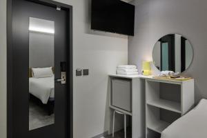 Giường trong phòng chung tại Half rest hostel Jongno Insa