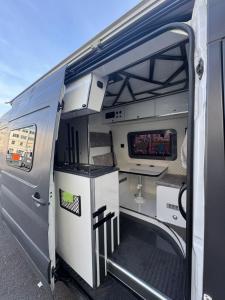 Foto Reykjavikis asuva majutusasutuse Custom made Mercedes sprinter RV galeriist