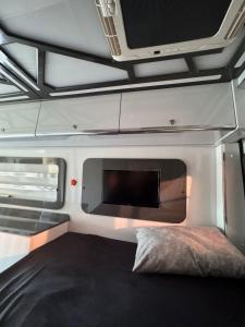 Voodi või voodid majutusasutuse Custom made Mercedes sprinter RV toas