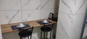 a counter with two chairs and two mugs on it at Apartamento Central in Ametista do Sul +32 photos