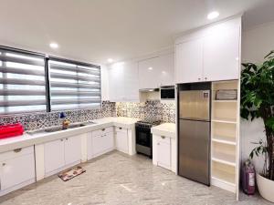 Cucina o angolo cottura di Taylors Plantacion Resort- Grande Ground Floor