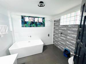 Bagno di Taylors Plantacion Resort- Grande Ground Floor