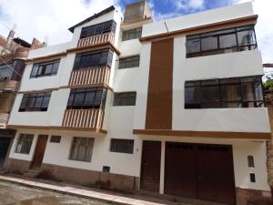 Budova, kde se aparthotel nachází + 26 fotografií