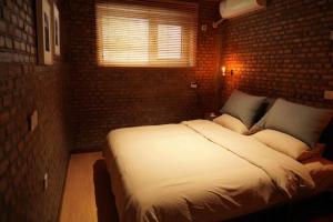 Beijing MutianyuGreat Wall Let'sgo Hotel&Bar客房内的一张或多张床位