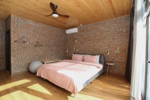 Beijing MutianyuGreat Wall Let'sgo Hotel&Bar客房内的一张或多张床位