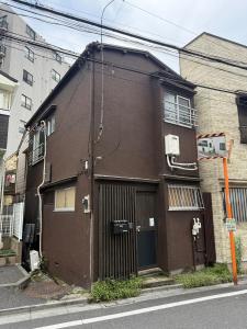 a brown building on the side of a street at ワカバハウス in Wada